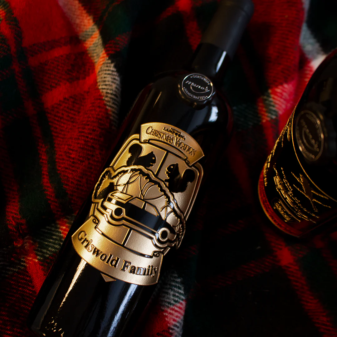 Christmas Vacation Crest Etched Wine - Image 2
