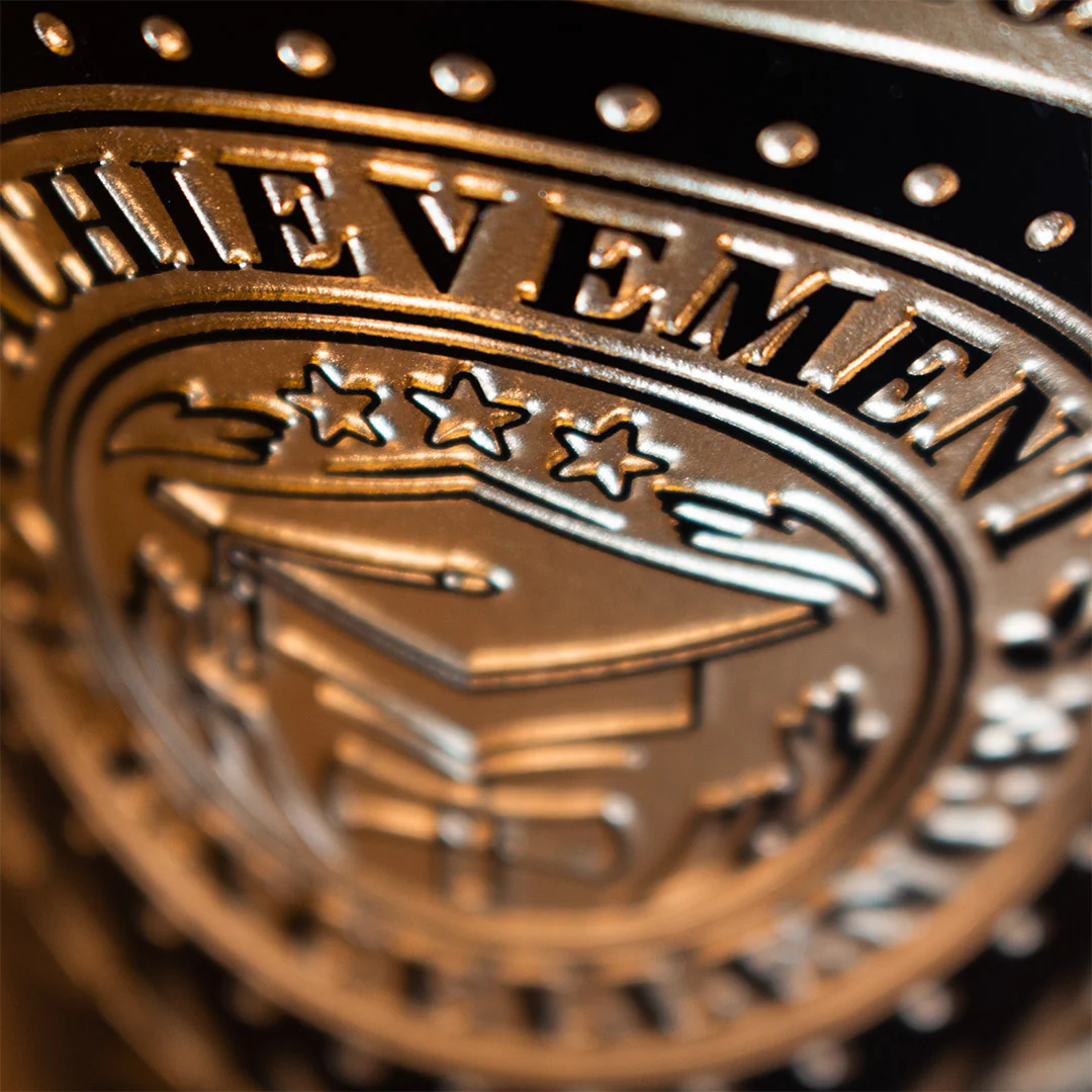 Custom Graduation Laurel Etched Wine - Image 3