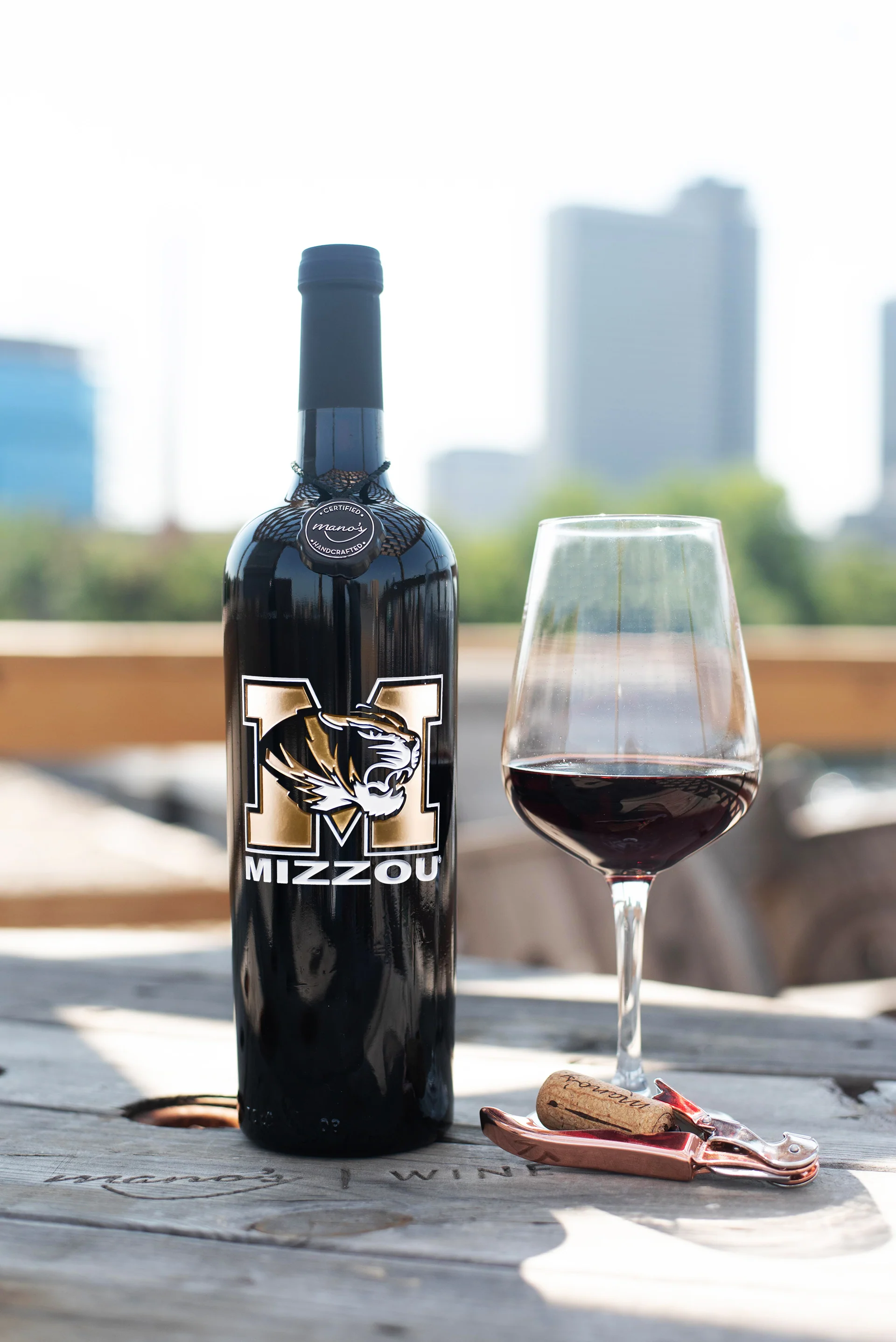 University of Missouri Logo Etched Wine Bottle - Image 3