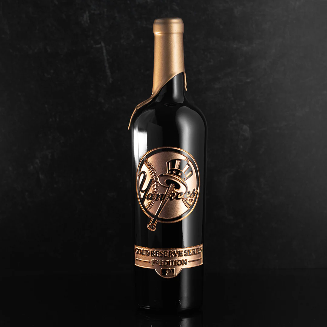 New York Yankees Gold Reserve Etched Wine Bottle - Image 3