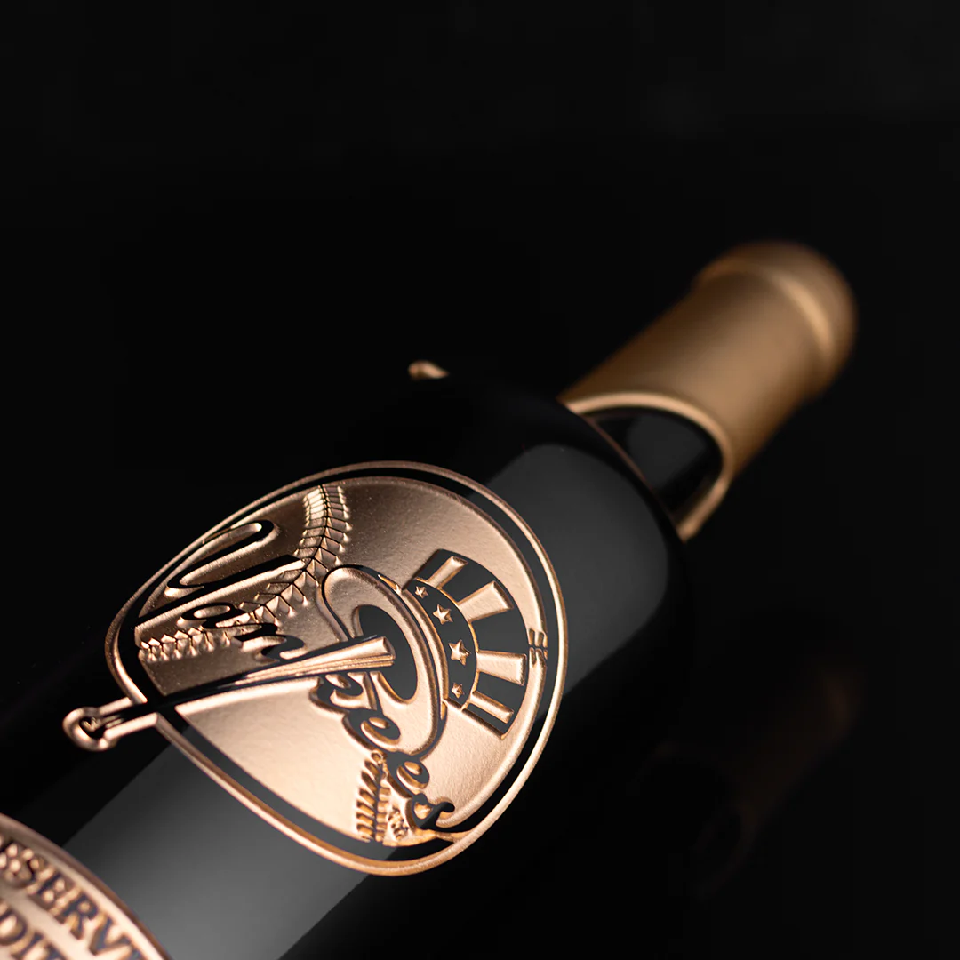 New York Yankees Gold Reserve Etched Wine Bottle - Image 4