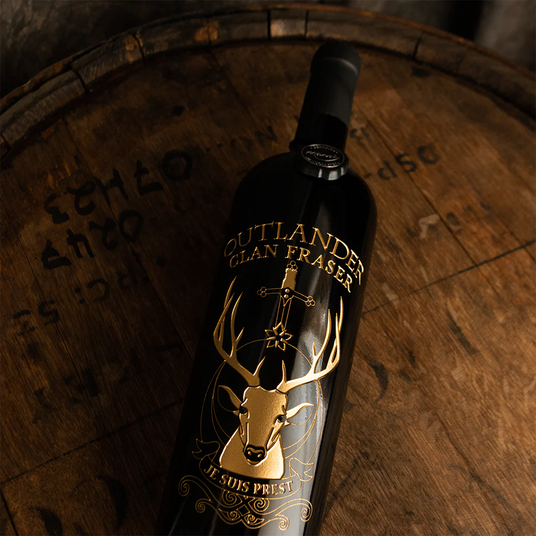Outlander Clan Fraser Etched Wine Bottle - Image 3